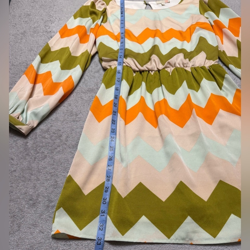 Gianni Bini long-sleeve dress with a geometric zig-zag pattern Size Medium - Picture 4 of 9